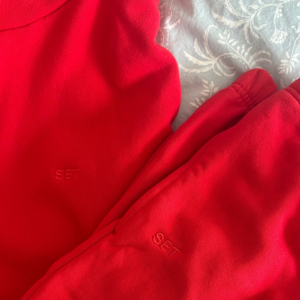 SET active heavyweight set in “spicy” hoodie and shorts